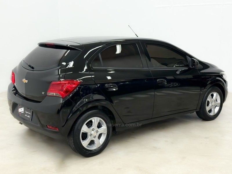 CHEVROLET ONIX 1.4 MPFI LT 8V 2018/2019 FOCAR VEÍCULOS CAXIAS DO SUL / Carros no Vale