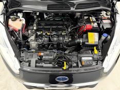 FORD FIESTA 1.6 TITANIUM HATCH 16V 2014/2015 FOCAR VEÍCULOS CAXIAS DO SUL / Carros no Vale