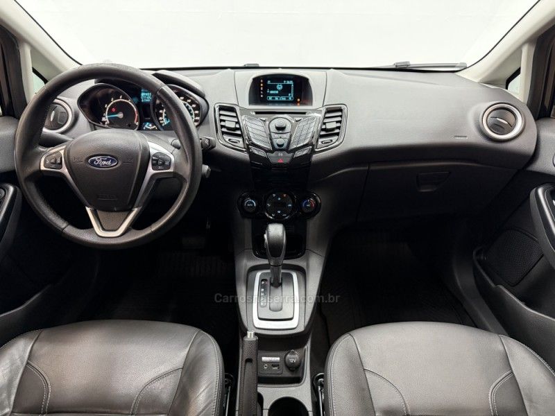 FORD FIESTA 1.6 TITANIUM HATCH 16V 2014/2015 FOCAR VEÍCULOS CAXIAS DO SUL / Carros no Vale