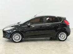 FORD FIESTA 1.6 TITANIUM HATCH 16V 2014/2015 FOCAR VEÍCULOS CAXIAS DO SUL / Carros no Vale