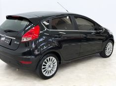 FORD FIESTA 1.6 TITANIUM HATCH 16V 2014/2015 FOCAR VEÍCULOS CAXIAS DO SUL / Carros no Vale