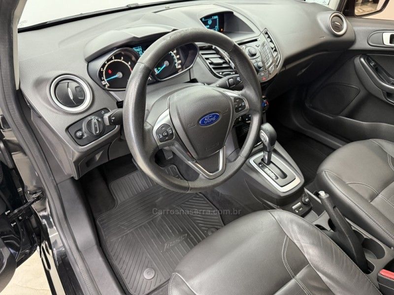 FORD FIESTA 1.6 TITANIUM HATCH 16V 2014/2015 FOCAR VEÍCULOS CAXIAS DO SUL / Carros no Vale