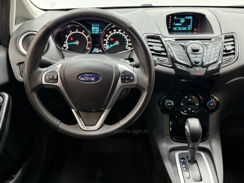 FORD FIESTA 1.6 TITANIUM HATCH 16V 2014/2015 FOCAR VEÍCULOS CAXIAS DO SUL / Carros no Vale