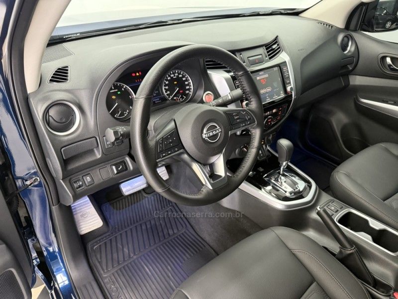NISSAN FRONTIER 2.3 XE 4X4 CD BI TURBO 2024/2025 FOCAR VEÍCULOS CAXIAS DO SUL / Carros no Vale