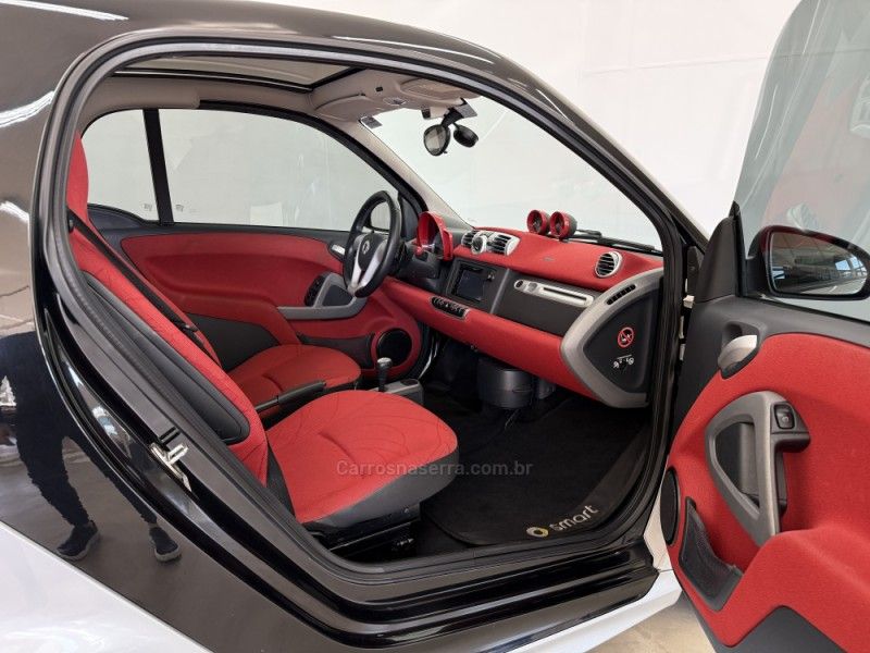 SMART FORTWO 1.0 PASSION COUPÉ 3 CILINDROS 12V 2012/2013 FOCAR VEÍCULOS CAXIAS DO SUL / Carros no Vale