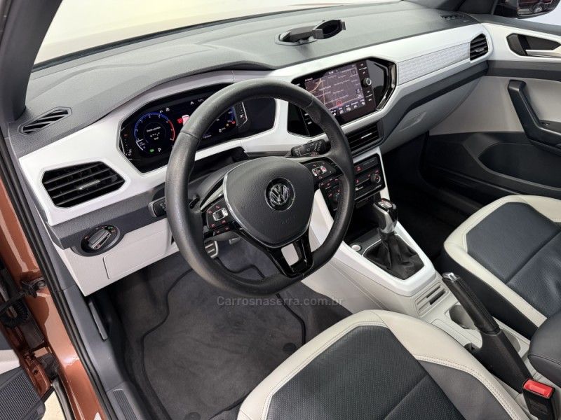 VOLKSWAGEN T-CROSS 1.4 HIGHLINE TSI 16V 2019/2020 FOCAR VEÍCULOS CAXIAS DO SUL / Carros no Vale