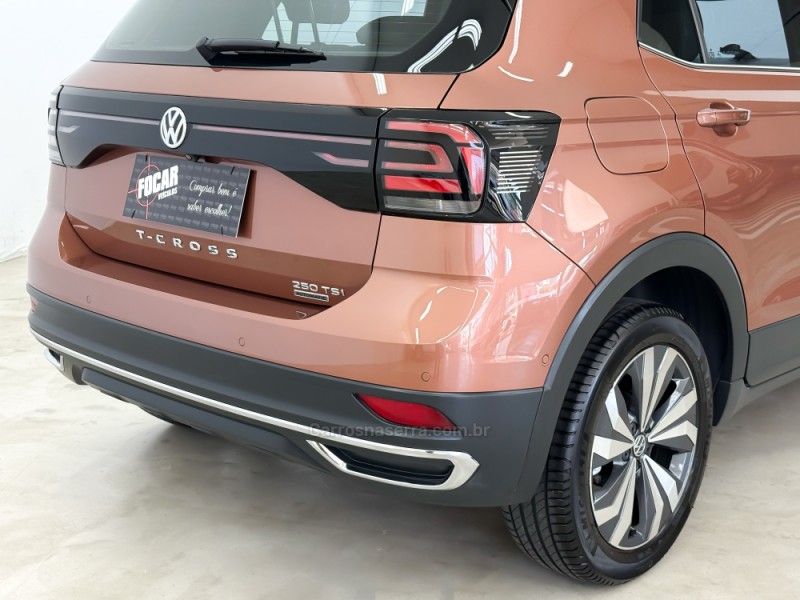 VOLKSWAGEN T-CROSS 1.4 HIGHLINE TSI 16V 2019/2020 FOCAR VEÍCULOS CAXIAS DO SUL / Carros no Vale