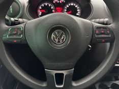 VOLKSWAGEN VOYAGE 1.6 MI COMFORTLINE 8V 2015/2016 FOCAR VEÍCULOS CAXIAS DO SUL / Carros no Vale