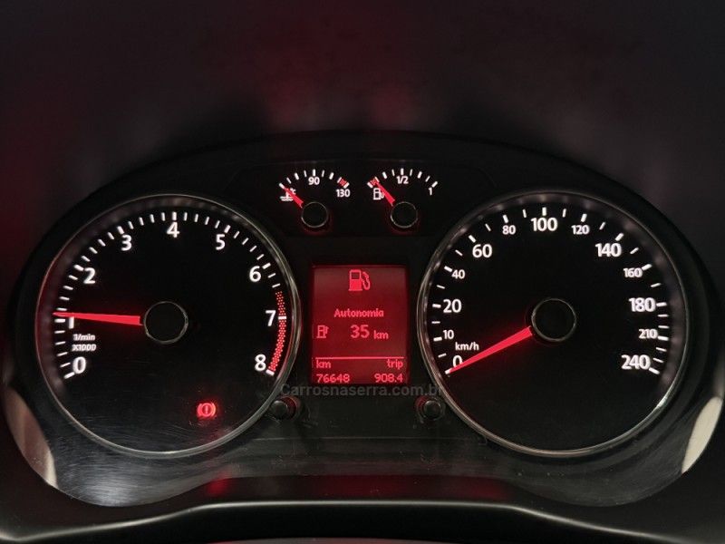 VOLKSWAGEN VOYAGE 1.6 MI COMFORTLINE 8V 2015/2016 FOCAR VEÍCULOS CAXIAS DO SUL / Carros no Vale