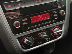 VOLKSWAGEN VOYAGE 1.6 MI COMFORTLINE 8V 2015/2016 FOCAR VEÍCULOS CAXIAS DO SUL / Carros no Vale