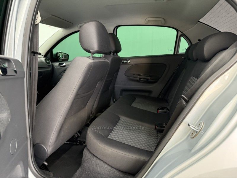 VOLKSWAGEN VOYAGE 1.6 MI COMFORTLINE 8V 2015/2016 FOCAR VEÍCULOS CAXIAS DO SUL / Carros no Vale