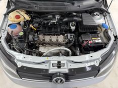 VOLKSWAGEN VOYAGE 1.6 MI COMFORTLINE 8V 2015/2016 FOCAR VEÍCULOS CAXIAS DO SUL / Carros no Vale