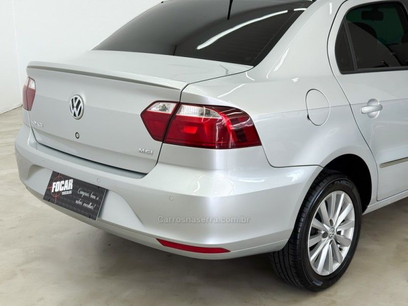 VOLKSWAGEN VOYAGE 1.6 MI COMFORTLINE 8V 2015/2016 FOCAR VEÍCULOS CAXIAS DO SUL / Carros no Vale