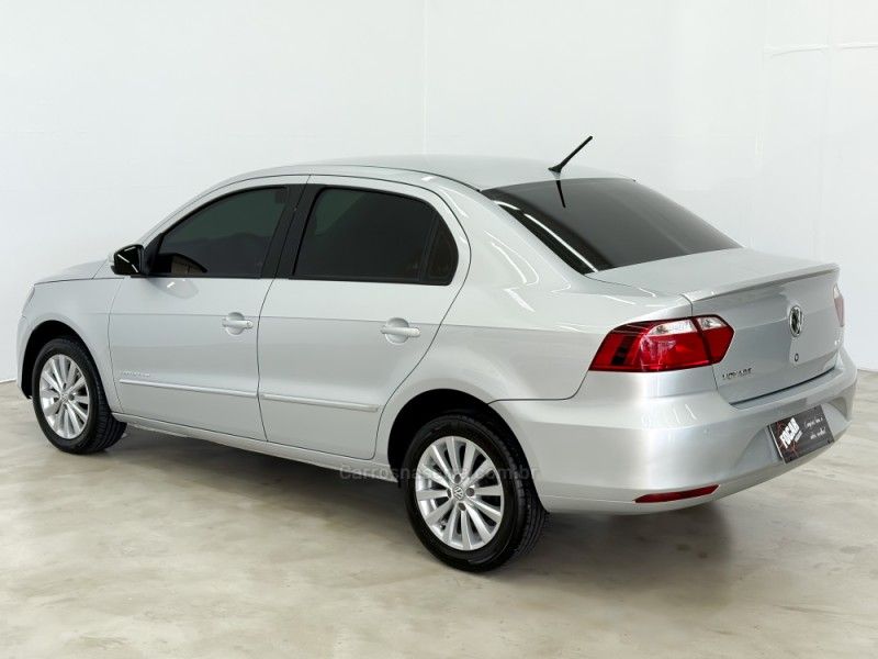VOLKSWAGEN VOYAGE 1.6 MI COMFORTLINE 8V 2015/2016 FOCAR VEÍCULOS CAXIAS DO SUL / Carros no Vale
