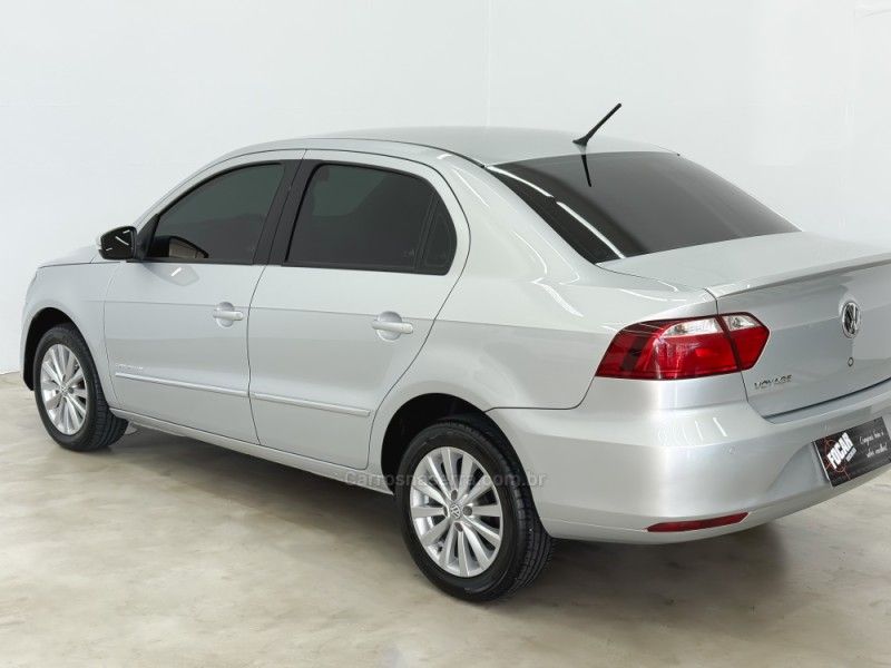 VOLKSWAGEN VOYAGE 1.6 MI COMFORTLINE 8V 2015/2016 FOCAR VEÍCULOS CAXIAS DO SUL / Carros no Vale