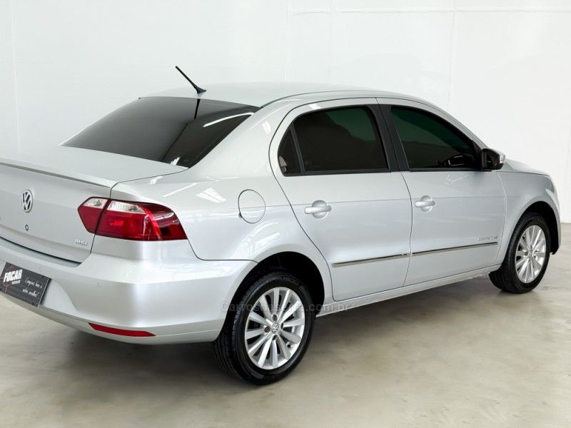 VOLKSWAGEN VOYAGE 1.6 MI COMFORTLINE 8V 2015/2016 FOCAR VEÍCULOS CAXIAS DO SUL / Carros no Vale