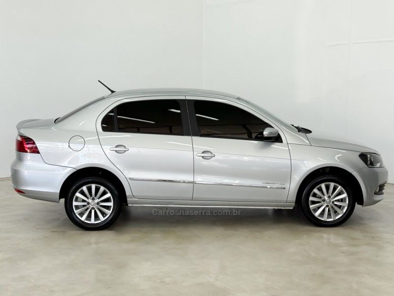 VOLKSWAGEN VOYAGE 1.6 MI COMFORTLINE 8V 2015/2016 FOCAR VEÍCULOS CAXIAS DO SUL / Carros no Vale