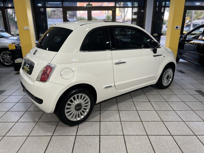 FIAT 500 1.4 LOUNGE 16V AUTOMATIZADO 2009/2010 PRIME MULTIMARCAS CAXIAS DO SUL / Carros no Vale