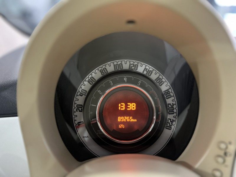 FIAT 500 1.4 LOUNGE 16V AUTOMATIZADO 2009/2010 PRIME MULTIMARCAS CAXIAS DO SUL / Carros no Vale
