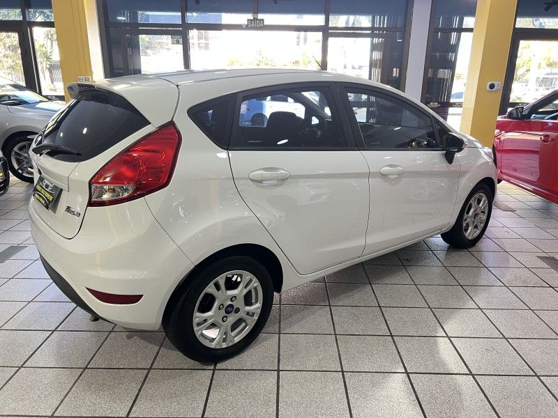 FORD FIESTA 1.6 SE HATCH 16V 2014/2014 PRIME MULTIMARCAS CAXIAS DO SUL / Carros no Vale
