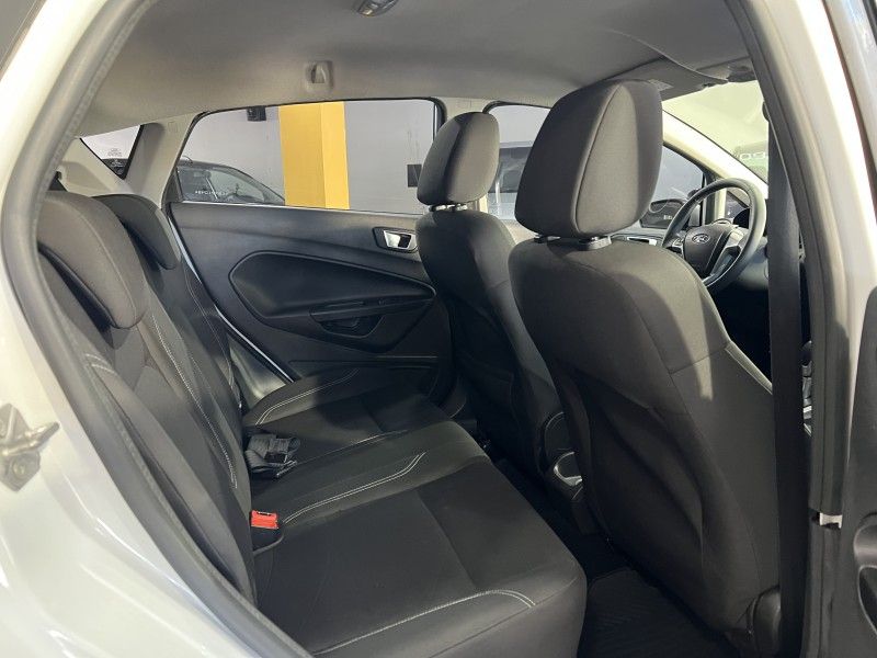 FORD FIESTA 1.6 SE HATCH 16V 2014/2014 PRIME MULTIMARCAS CAXIAS DO SUL / Carros no Vale
