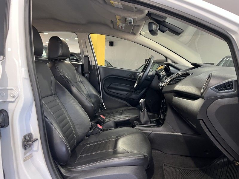 FORD FIESTA 1.6 TITANIUM SEDAN 16V 2014/2014 PRIME MULTIMARCAS CAXIAS DO SUL / Carros no Vale