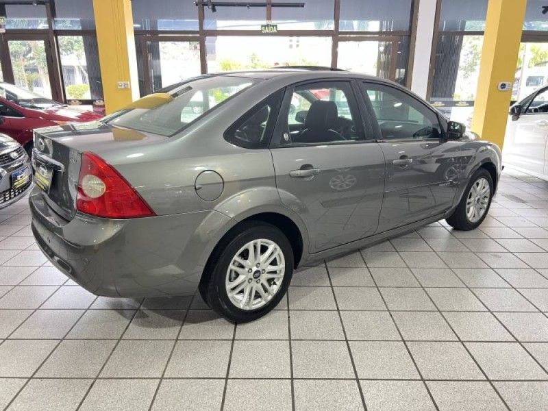 FORD FOCUS 2.0 GHIA SEDAN 16V 2010/2010 PRIME MULTIMARCAS CAXIAS DO SUL / Carros no Vale