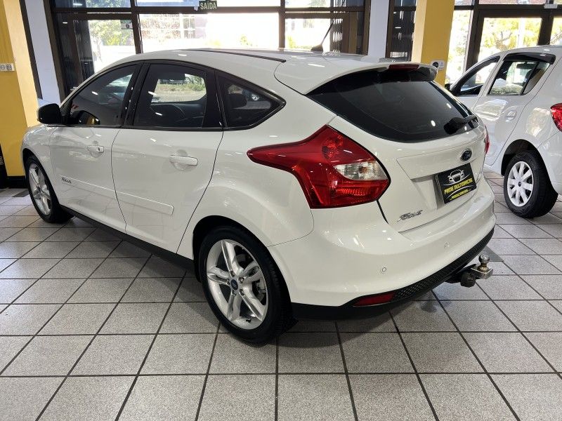 FORD FOCUS 2.0 SE 16V 2014/2014 PRIME MULTIMARCAS CAXIAS DO SUL / Carros no Vale