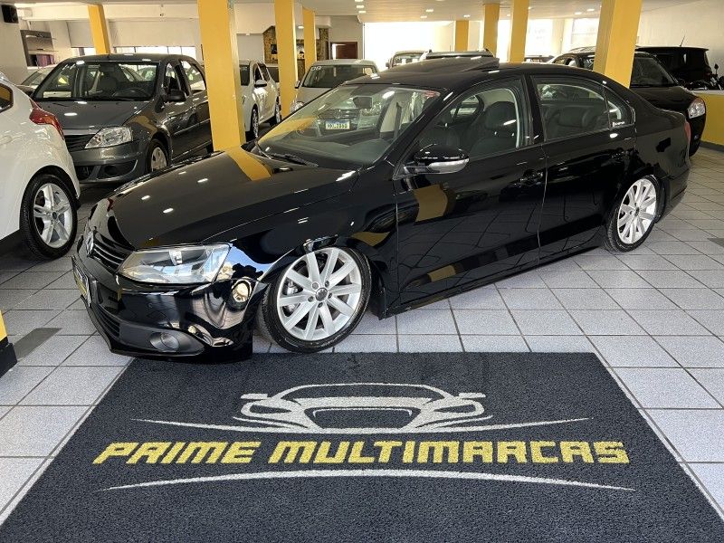 VOLKSWAGEN JETTA 2.0 COMFORTLINE TIPTRONIC 2011/2011 PRIME MULTIMARCAS CAXIAS DO SUL / Carros no Vale