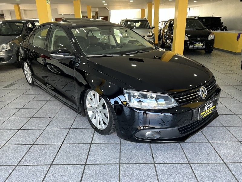 VOLKSWAGEN JETTA 2.0 COMFORTLINE TIPTRONIC 2011/2011 PRIME MULTIMARCAS CAXIAS DO SUL / Carros no Vale