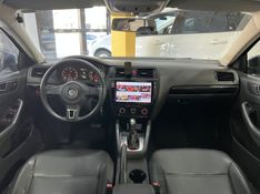 VOLKSWAGEN JETTA 2.0 COMFORTLINE TIPTRONIC 2011/2011 PRIME MULTIMARCAS CAXIAS DO SUL / Carros no Vale