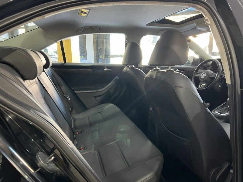 VOLKSWAGEN JETTA 2.0 COMFORTLINE TIPTRONIC 2011/2011 PRIME MULTIMARCAS CAXIAS DO SUL / Carros no Vale