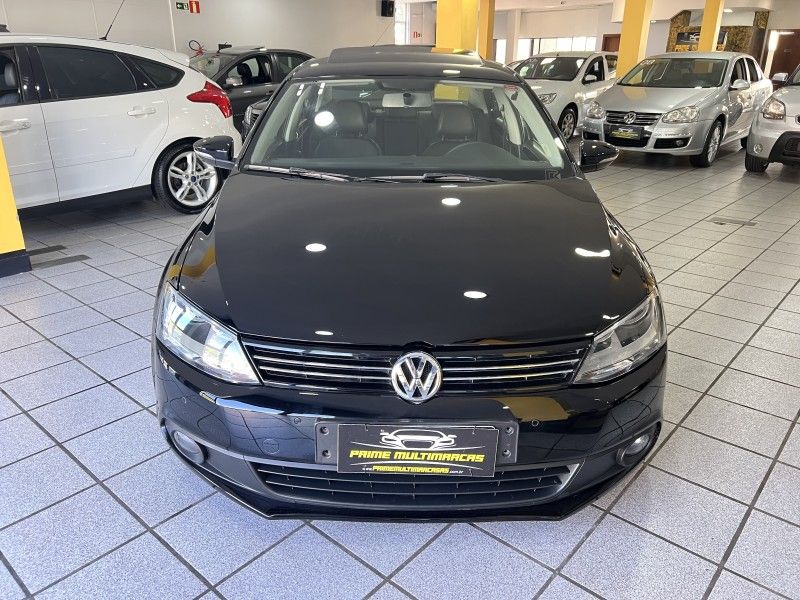 VOLKSWAGEN JETTA 2.0 COMFORTLINE TIPTRONIC 2011/2011 PRIME MULTIMARCAS CAXIAS DO SUL / Carros no Vale