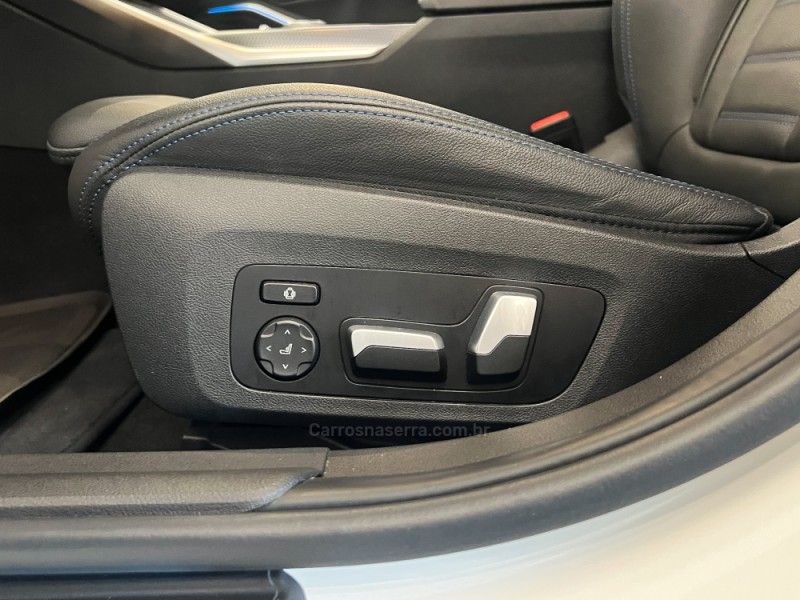 BMW 330E 2.0 M SPORT 16V TURBO HÍBRIDO 2023/2024 ÓTIMA CAR FLORES DA CUNHA / Carros no Vale