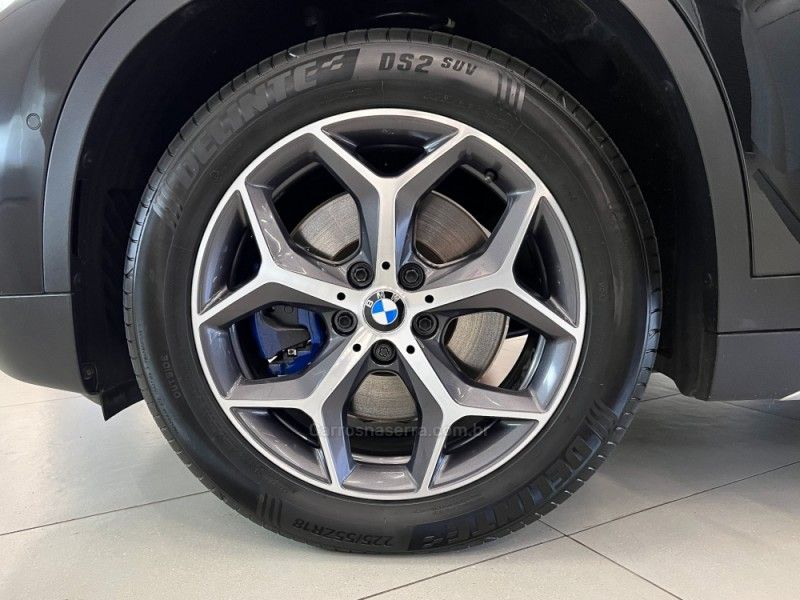 BMW X1 2.0 16V TURBO ACTIVEFLEX SDRIVE20I X-LINE 2019/2019 ÓTIMA CAR FLORES DA CUNHA / Carros no Vale