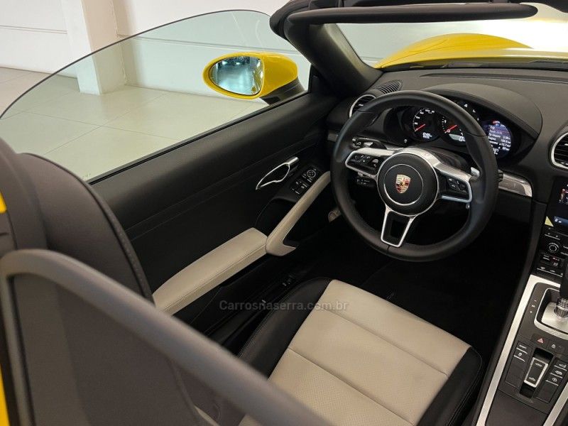 PORSCHE 718 2.0 BOXSTER H4 16V PDK 2023/2023 ÓTIMA CAR FLORES DA CUNHA / Carros no Vale