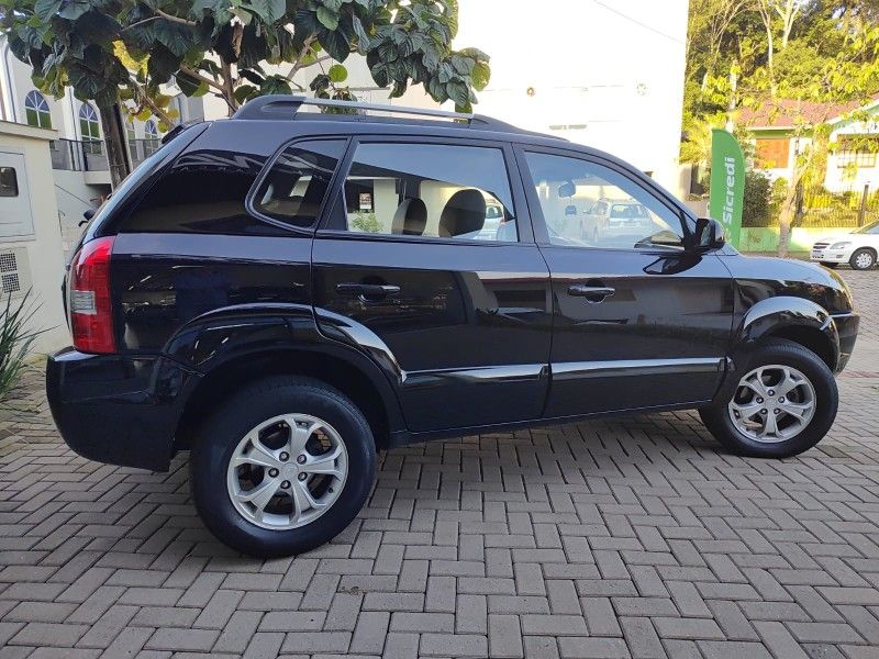 HYUNDAI TUCSON 2.0 MPFI GLS BASE 16V 143CV 2WD 2013/2013 AWD MULTIMARCAS LAJEADO / Carros no Vale