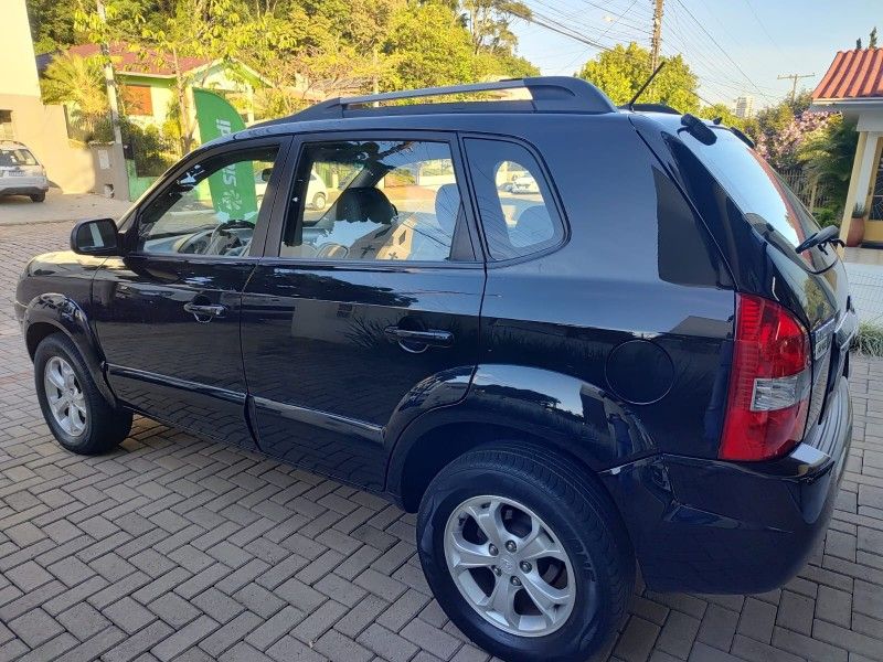 HYUNDAI TUCSON 2.0 MPFI GLS BASE 16V 143CV 2WD 2013/2013 AWD MULTIMARCAS LAJEADO / Carros no Vale
