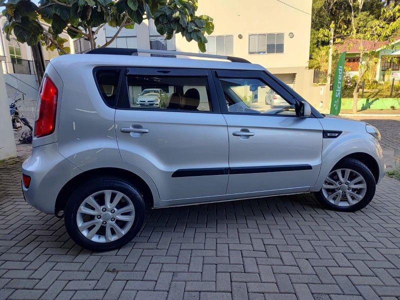 KIA SOUL 1.6 EX 16V 2011/2012 AWD MULTIMARCAS LAJEADO / Carros no Vale