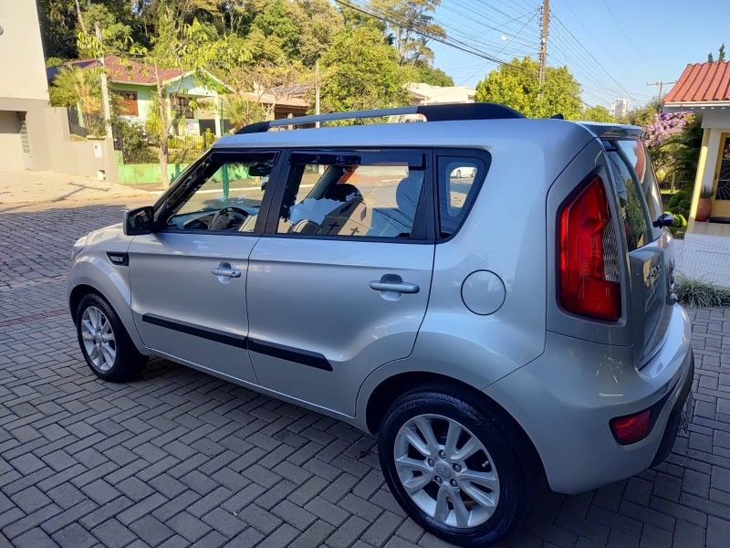 KIA SOUL 1.6 EX 16V 2011/2012 AWD MULTIMARCAS LAJEADO / Carros no Vale