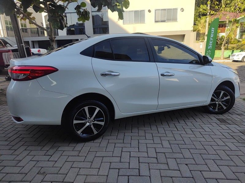 TOYOTA YARIS 1.5 XLS SEDAN 16V 2019/2019 AWD MULTIMARCAS LAJEADO / Carros no Vale