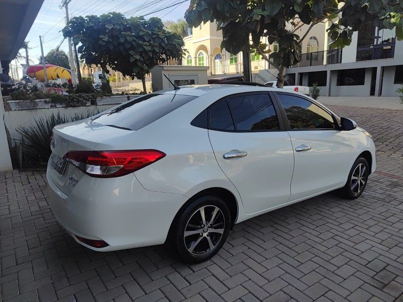 TOYOTA YARIS 1.5 XLS SEDAN 16V 2019/2019 AWD MULTIMARCAS LAJEADO / Carros no Vale