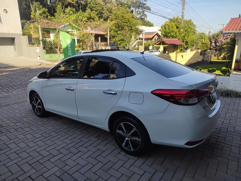 TOYOTA YARIS 1.5 XLS SEDAN 16V 2019/2019 AWD MULTIMARCAS LAJEADO / Carros no Vale