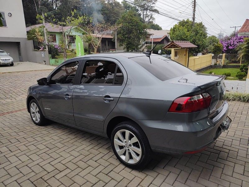 VOLKSWAGEN VOYAGE 1.6 MSI TOTALFLEX COMFORTLINE 2017/2017 AWD MULTIMARCAS LAJEADO / Carros no Vale