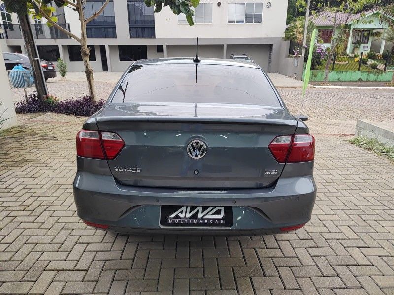 VOLKSWAGEN VOYAGE 1.6 MSI TOTALFLEX COMFORTLINE 2017/2017 AWD MULTIMARCAS LAJEADO / Carros no Vale