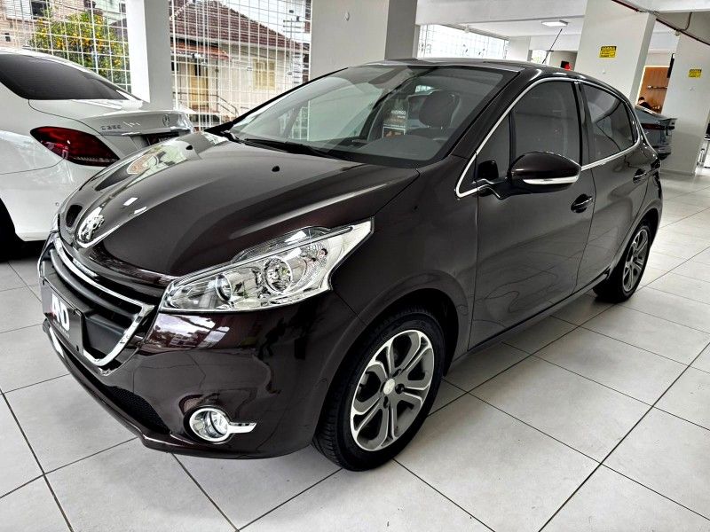 PEUGEOT 208 1.6 GRIFFE 16V 2014/2015 ANDRIGO VEÍCULOS CAXIAS DO SUL / Carros no Vale