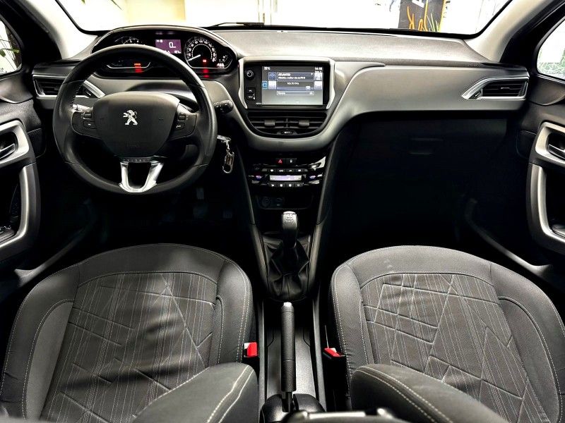 PEUGEOT 208 1.6 GRIFFE 16V 2014/2015 ANDRIGO VEÍCULOS CAXIAS DO SUL / Carros no Vale