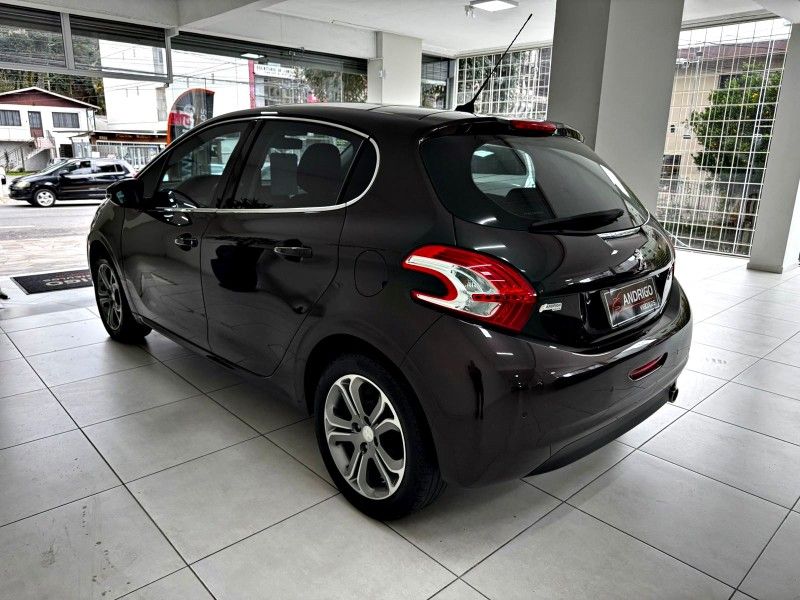 PEUGEOT 208 1.6 GRIFFE 16V 2014/2015 ANDRIGO VEÍCULOS CAXIAS DO SUL / Carros no Vale