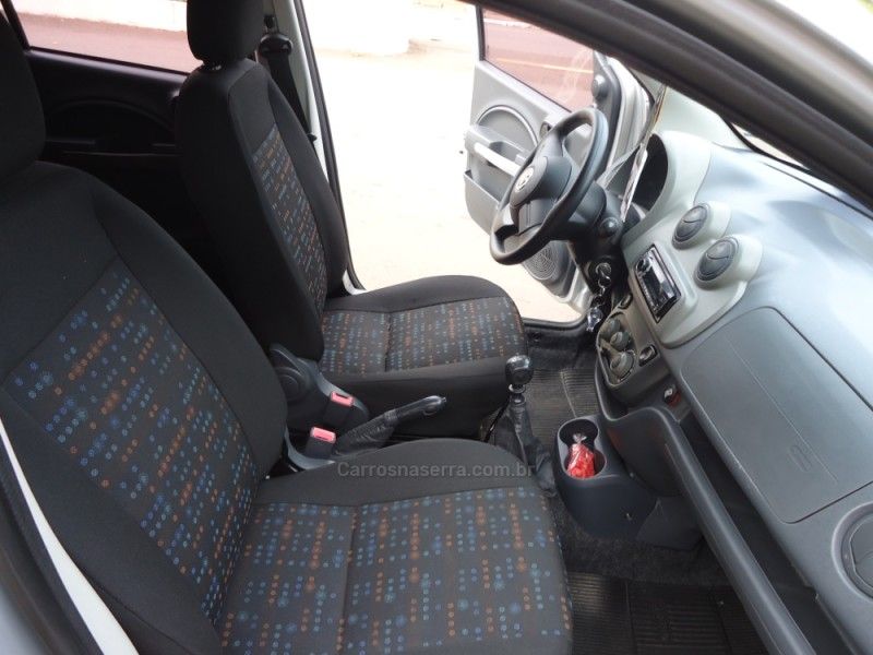 FIAT UNO 1.0 EVO ATTRACTIVE 8V 2014/2014 BOURSCHEID CARROS E MOTOS SANTA CLARA DO SUL / Carros no Vale