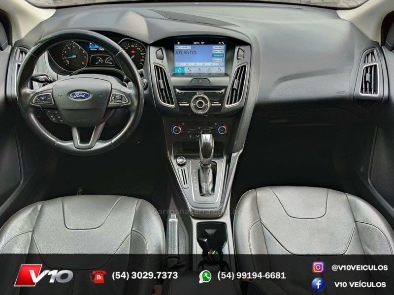 FORD FOCUS 2.0 TITANIUM PLUS SEDAN 16V 2016/2017 V10 VEÍCULOS CAXIAS DO SUL / Carros no Vale